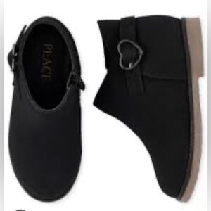 NEW- The Children’s Place
Toddler Girls Heart Buckle Booties - Black. Size 8